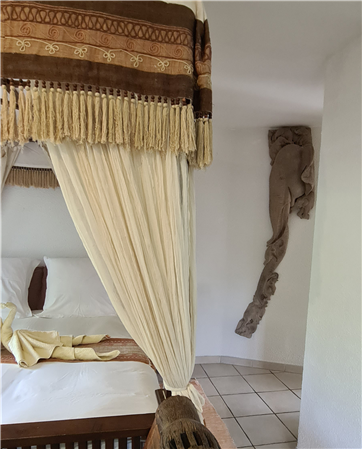 Chambre lit à baldaquin
